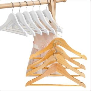 Pack of 8 solid wood kids hangers. White/wood color